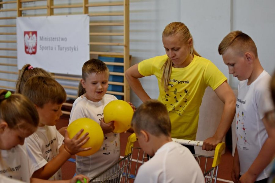 Monika Pyrek Camp w hali lekkoatletycznej Gdyńskiego Centrum Sportu, fot. Kamil Złoch