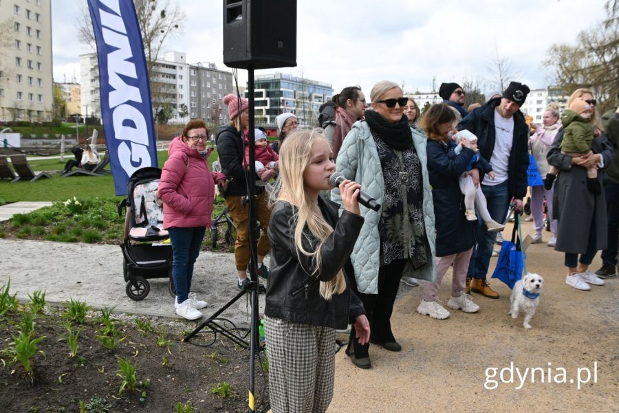 Utalentowana, gdyńska wokalistka zaśpiewała podczas wydarzenia  (fot. Magdalena Starnawska)