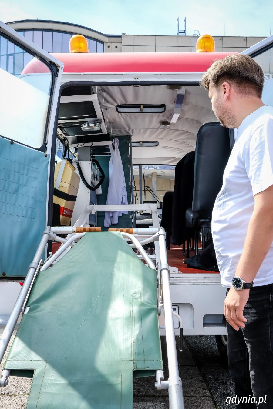 Rajd Matek i zabytkowe samochody można było podziwiać przed Akwarium Gdyńskim