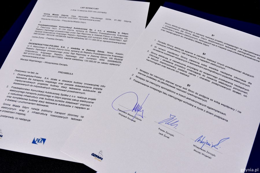 Podpisanie umowy, która przyniesie Gdyni 29 ładowarek dla nowoczesnych elektrobusów, fot. Paweł Kukla