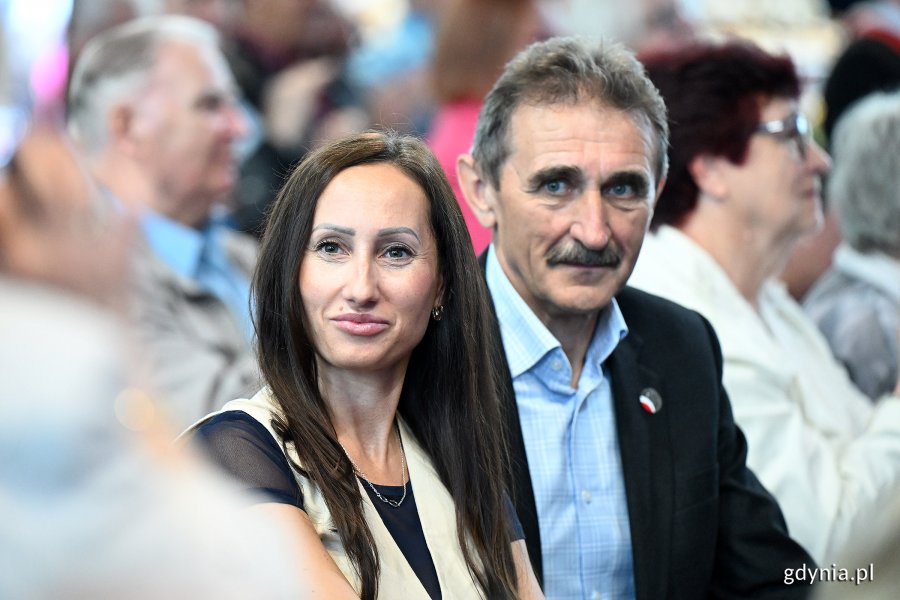 Uroczystość wręczenia odznak honorowych w Sali Koncertowej Portu Gdynia w ramach gdyńskich obchodów 45. rocznicy zakończenia strajków i podpisania porozumień sierpniowych (fot. Michał Puszczewicz)