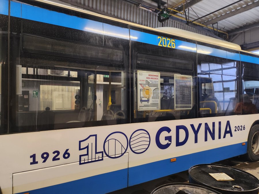 Gdyńska komunikacja ubiera się świąteczną szatę graficzną 