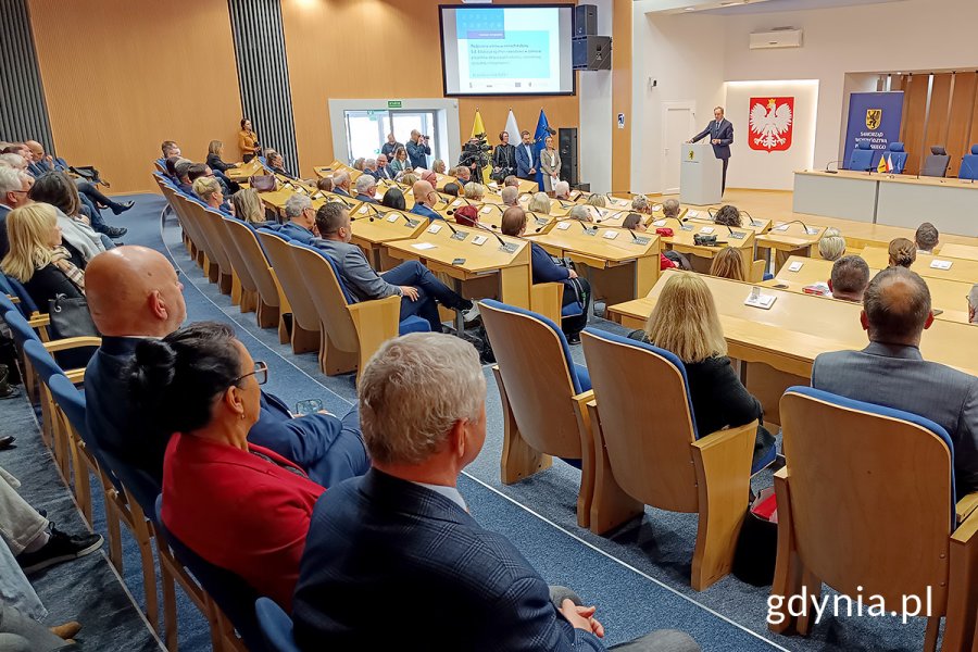 Spotkanie w Urzędzie Marszałkowskim i sala pełna ludzi