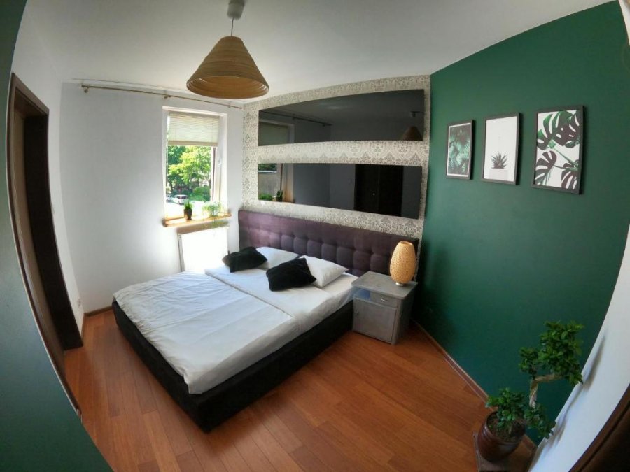 Apartament Bursztyn Lasu widok na sypialnię z łożem