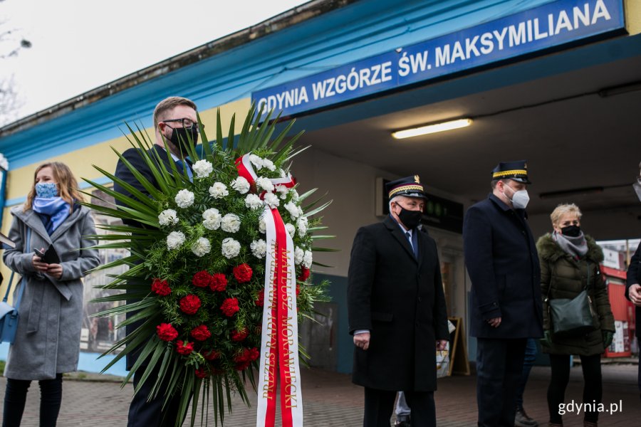 Uroczystość odsłonięcia tablicy pamiątkowej przy stacji SKM Gdynia Wzgórze św. Maksymiliana, fot. Karol Stańczak