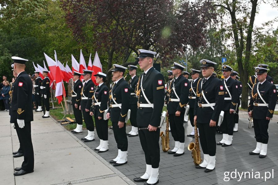 W uroczystościach wzięli udział również żołnierze Marynarki wojennej (fot. Magdalena Starnawska)