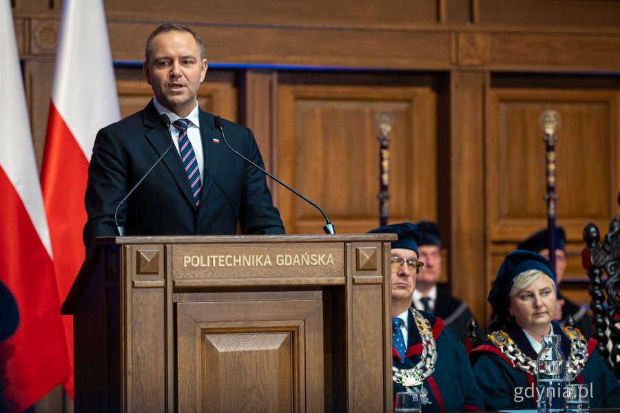 Przemówienie prezydenta RP Karola Nawrockiego. Inauguracja roku akademickiego 2025/2026 na Politechnice Gdańskiej (fot. Kamil Złoch)