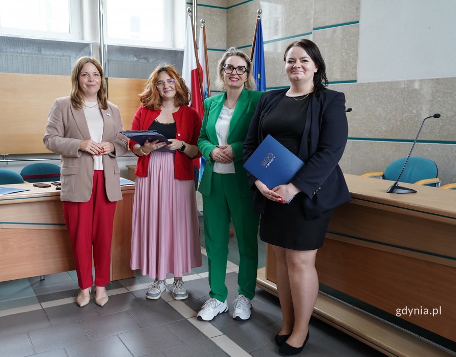Na zdjęciu od lewej: wiceprezydentka Gdyni Oktawia Gorzeńska (przewodnicząca rady w I kadencji), koordynatorka ds. Praw Człowieka Marta Otrębska i Agnieszka Tokarska &ndash; wiceprzewodnicząca rady w I kadencji oraz członkini Gdyńskiej Rady Kobiet II kadencji Natalia Helta (fot. Karolina Szypelt)