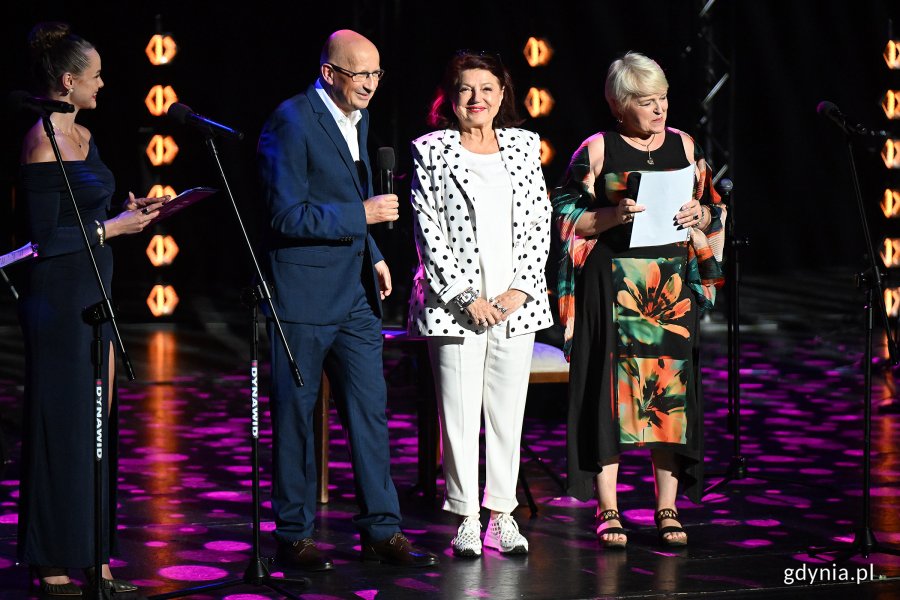 Na scenie (od prawej): Krystyna Stańko, Urszula Dudziak i Piotr Łyszkiewicz (fot. Michał Puszczewicz)