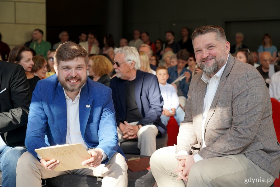 Na zdjęciu od prawej przewodniczący Rady Miasta Gdyni Tadeusz Szemiot i Dominik Aziewicz