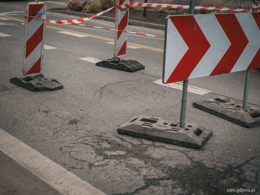 Zapadnięcie nawierzchni na ul. 3 Maja w Gdyni 