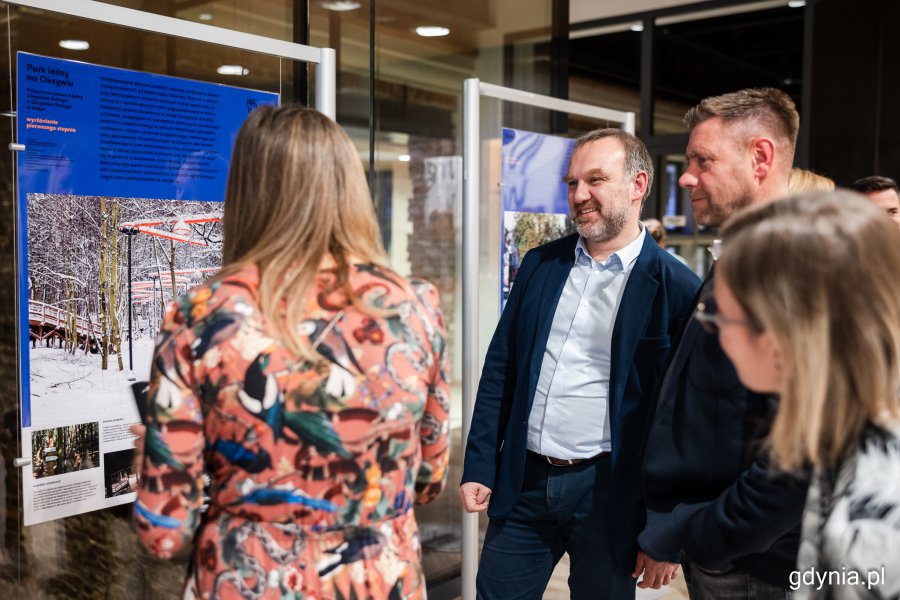Wystawa zdjęć nagrodzonych obiektów towarzysząca konkursowi, fot. Karol Stańczak/gdynia.pl