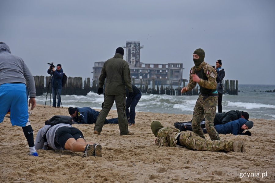 Odważny trening na plaży w Babich Dołach // fot. Paweł Kukla