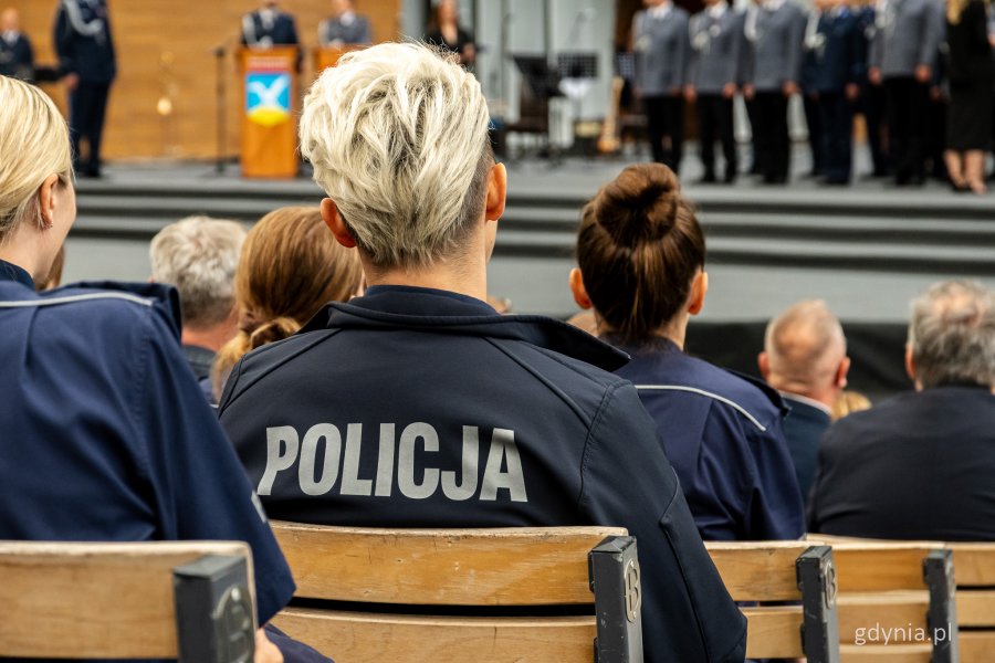 Obchody Święta Policji dla funkcjonariuszy Komendy Miejskiej Policji w Gdyni i Komendy Miejskiej Policji w Sopocie w Operze Leśnej (fot. Kamil Złoch)