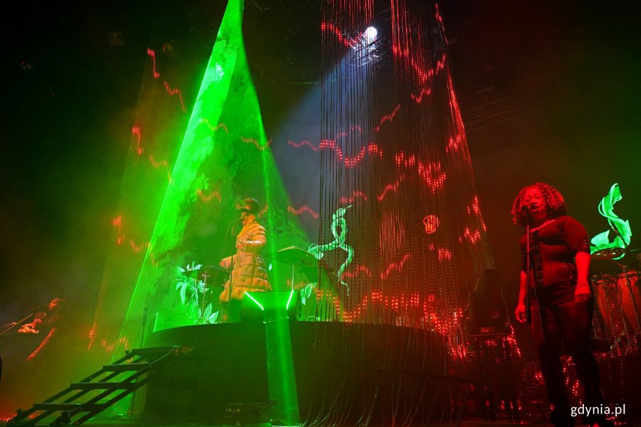 Koncert Eryki Badu w Polsat Plus Arenie Gdynia i interaktywna instalacja świetlna stworzona przez gdynian 