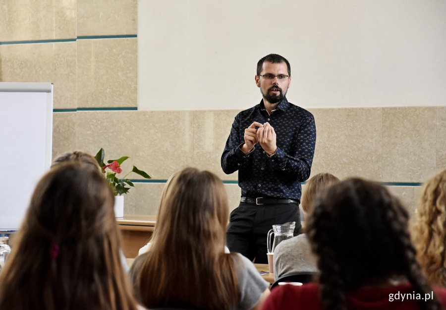 Grupa młodzieży z Białorusi w Urzędzie Miasta Gdyni, fot. Kamil Złoch