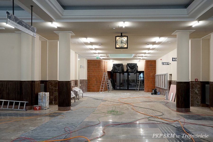 Zdjęcie ukazujące aktualny etap prac remontowych Dworca Podmiejskiego SKM w Gdyni. (fot. Mirosław Pieślak)