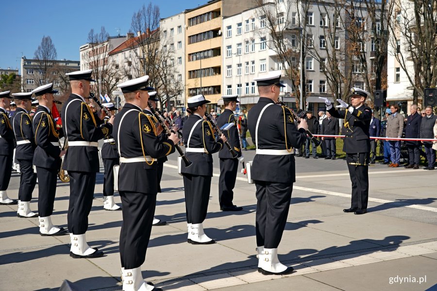 Orkiestra Reprezentacyjna Marynarki Wojennej podczas uroczystości z okazji 80. rocznicy zakończenia walk o Gdynię