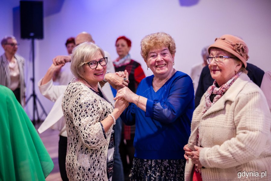 Tańczący seniorzy