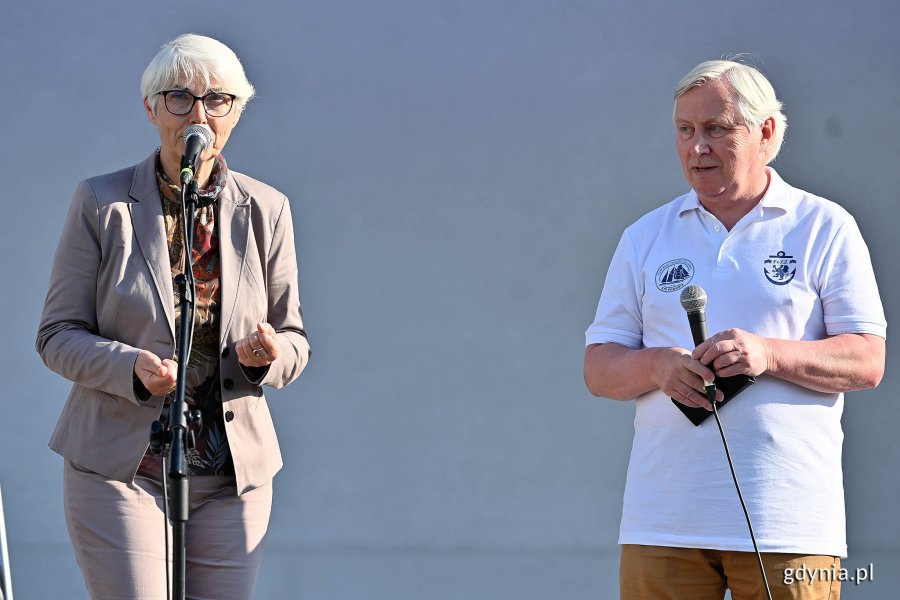 Joanna Zielińska – przewodnicząca Rady Miasta Gdyni oraz Bogusław Witkowski – prezes Pomorskiego Związku Żeglarskiego podczas otwarcia Święta Morza // fot. Michał Puszczewicz