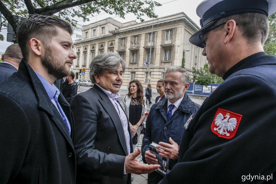 Odsłonięcie tablicy poświęconej oficerom polskiej Marynarki Wojennej 
