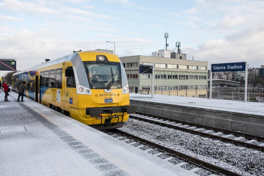 Pierwsi pasażerowie już na nowych gdyńskich przystankach PKM // fot. Karol Stańczak