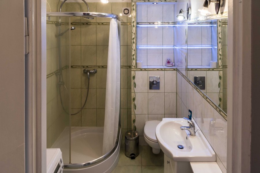 Pokoje w Redłowie, łazienka