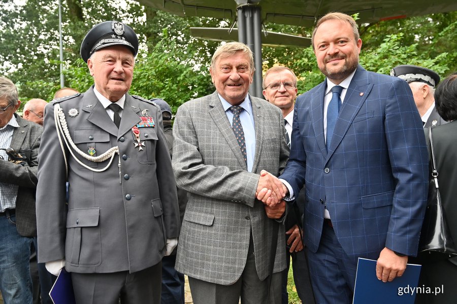 Jubileuszowe obchody przy symbolicznym obelisku i umieszczonym na cokole samolocie TS-8 Bies w Babich Dołach, fot. Michał Puszczewicz