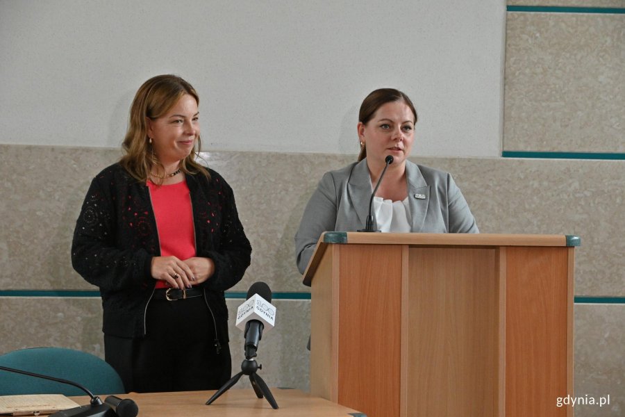 Prezydent Gdyni Aleksandra Kosiorek i wiceprezydentka Oktawia Gorzeńska podczas spotkania w Urzędzie Miasta Gdyni 