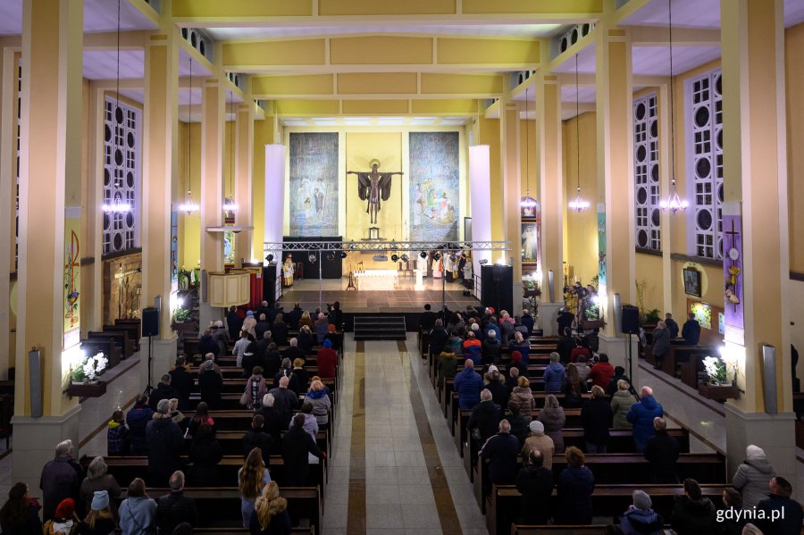 Inauguracja tegorocznego Przeglądu Teatrów Amatorskich „Kurtyna” w kościele na Małym Kacku, fot. Dawid Linkowski