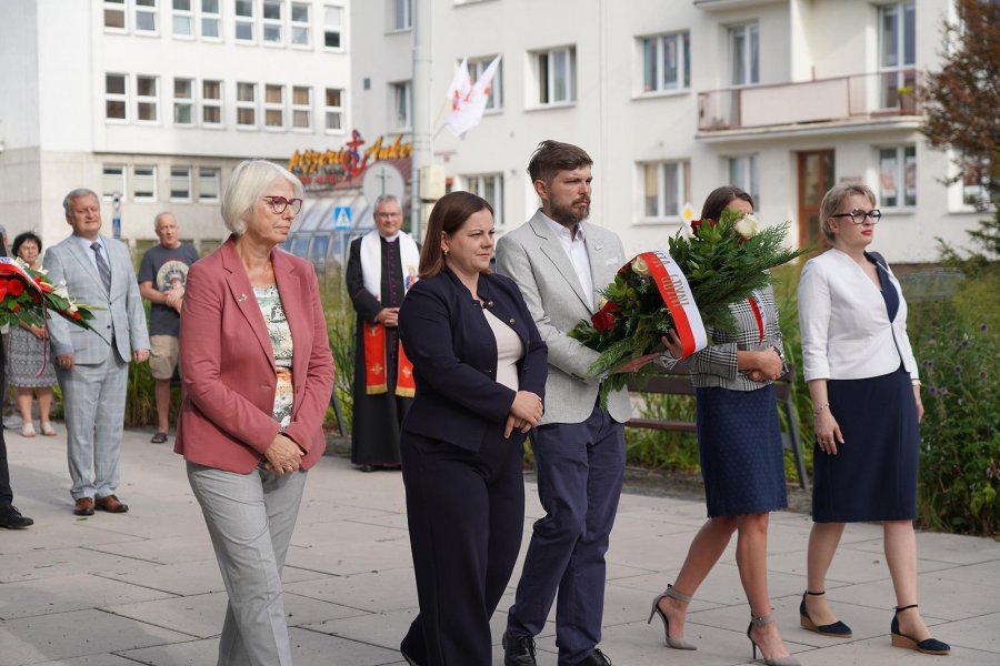Na zdjęciu gdyńska delegacja samorządowc&oacute;w, od lewej: radna Joanna Zielińska, prezydent Aleksandra Kosiorek, radny Dominik Aziewicz, radna Monika Strzałkowska i radna Agnieszka Tokarska