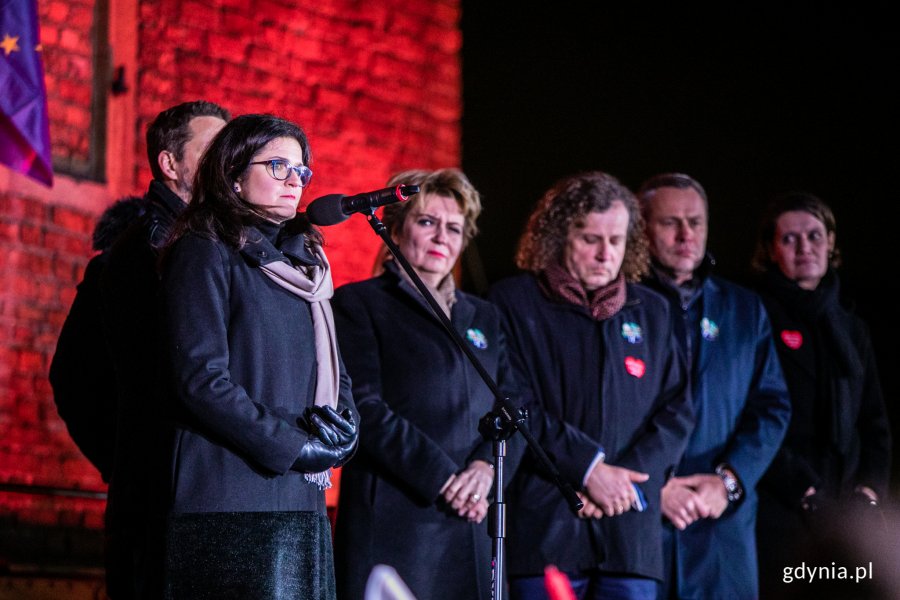 W spotkaniu pod Katownią wzięła udział rodzina Pawła Adamowicza i samorządowcy w tym. m.in. wiceprezydent Gdyni Katarzyna Gruszecka-Spychała // fot. Karol Stańczak