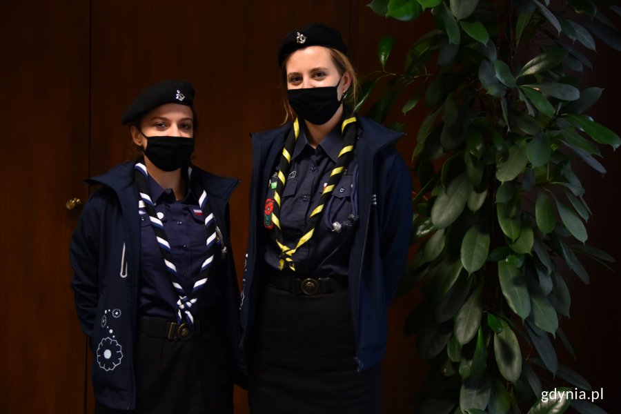 Od prawej: podharcmistrzyni Weronika Bączek oraz samarytanka Julia Rybakowska - harcerki z hufca ZHP w Gdyni //fot. Sławomir Okoń