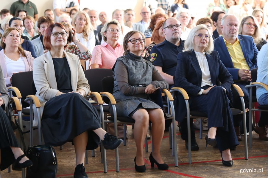 Jubileusz 90-lecia SP 8 w Gdyni, na zdjęciu zaproszeni goście