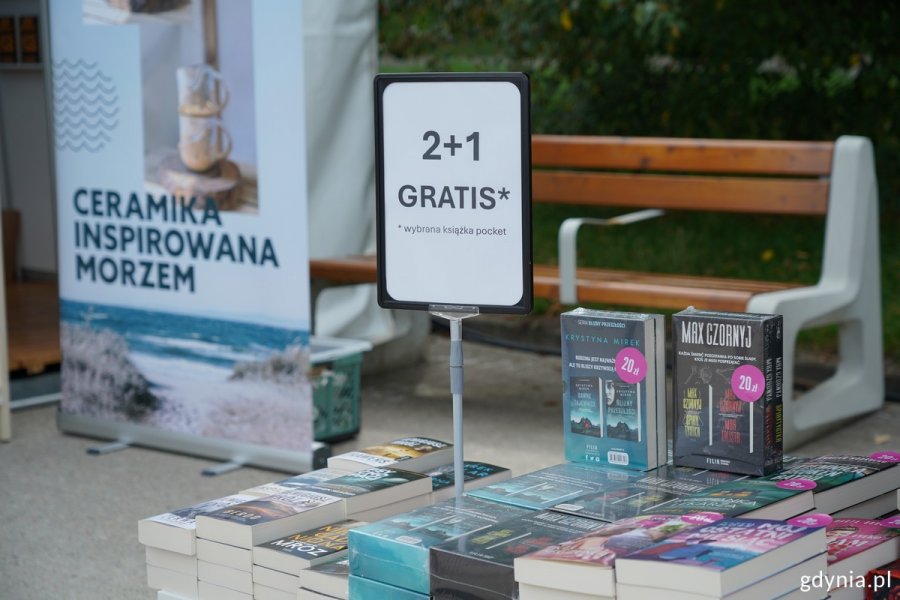 Jedno ze stoisk z książkami