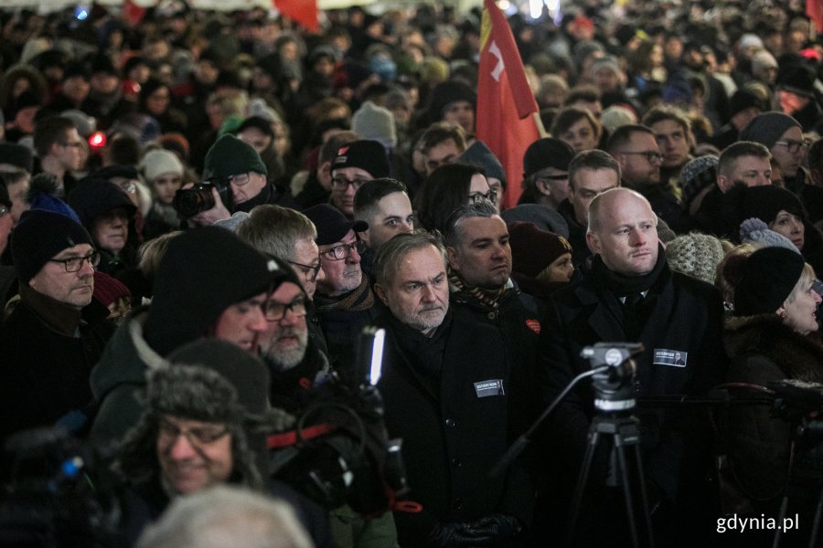  Od prawej w kierunku środka: Bartosz Bartoszewicz, wiceprezydent Gdyni i Wojciech Szczurek, prezydent Gdyni, fot. Karol Stańczak. 