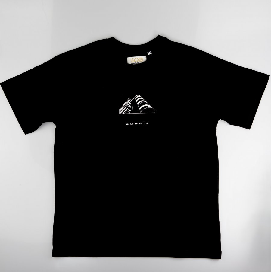 Czarny t-shirt z pamiątkowym logo (fot. Filip Miotk/MIT)