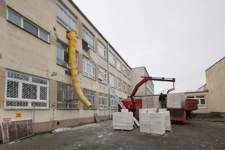 Rozpoczął się remont w budynku byłej szkoły na Oksywiu