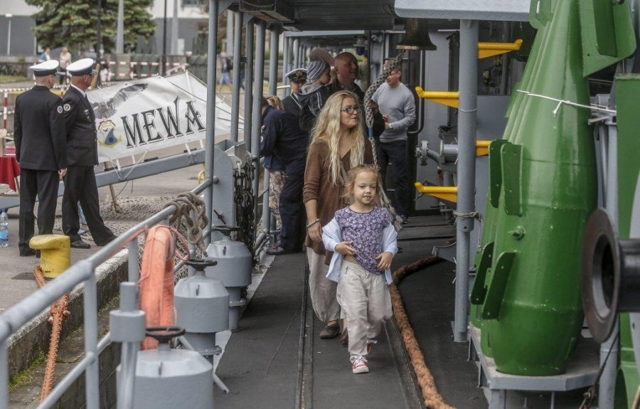 ORP Mewa udostępniona została zwiedzającym z okazji 30. rocznicy wizyty Jana Pawła II w Gdyni.//fot. Dawid Linkowski
