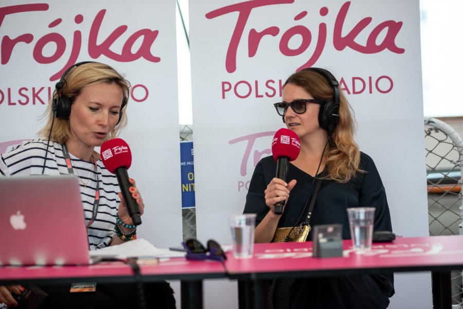 Plenerowe studia Polskiego Radia nadają z Gdyni przed „Lato z Radiem Festiwal”, fot. Dawid Linkowski
