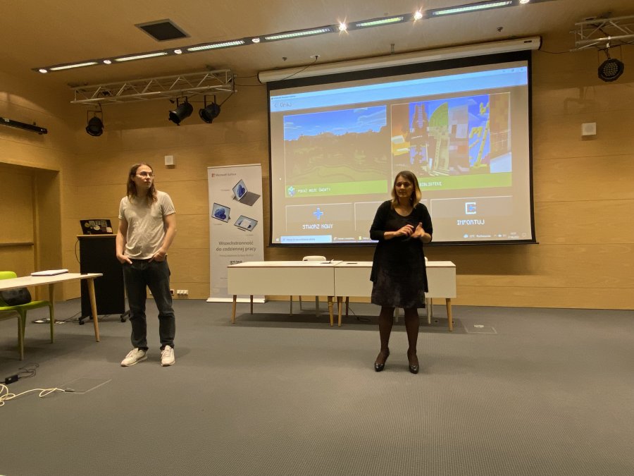 Prelegenci na scenie podczas EduDay Microsoft dla edukacji 