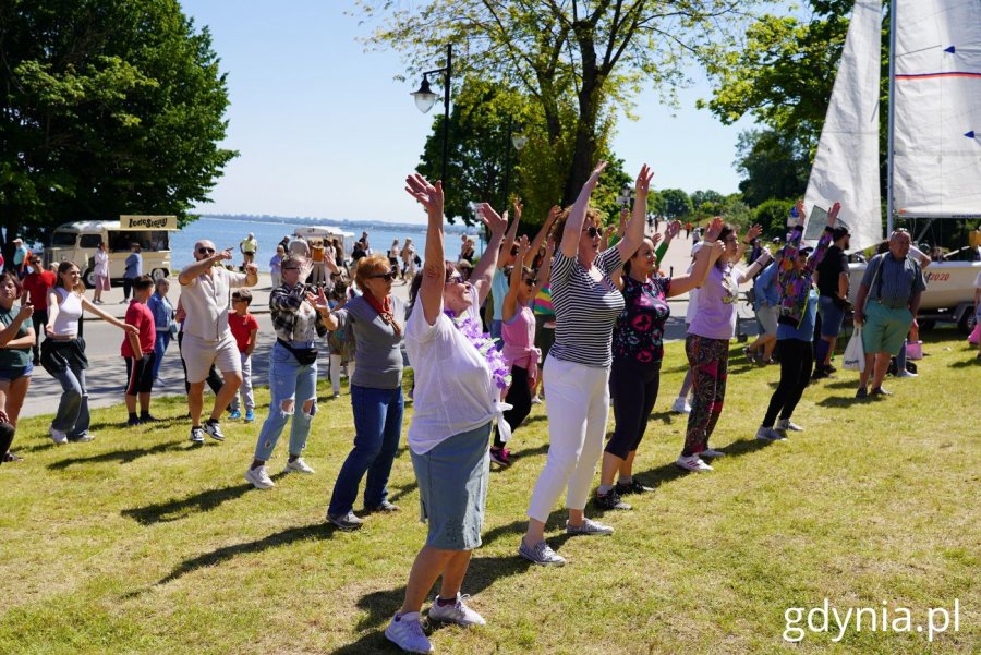 Wspólna zumba (fot. Magdalena Starnawska)