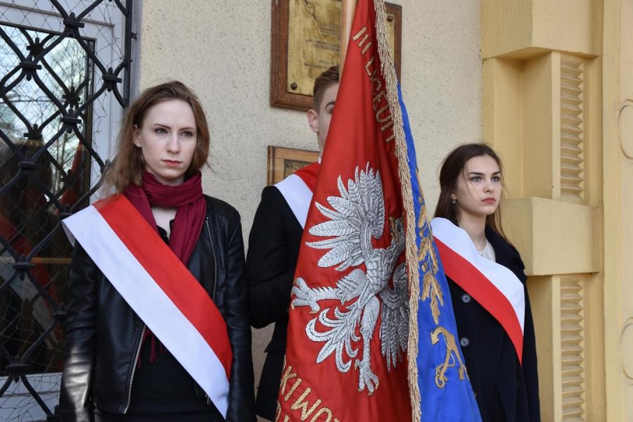 Złożenie kwiatów pod tablicą Marynarzy Polskich zamordowanych na wschodzie // fot. Lechosław Dzierżak