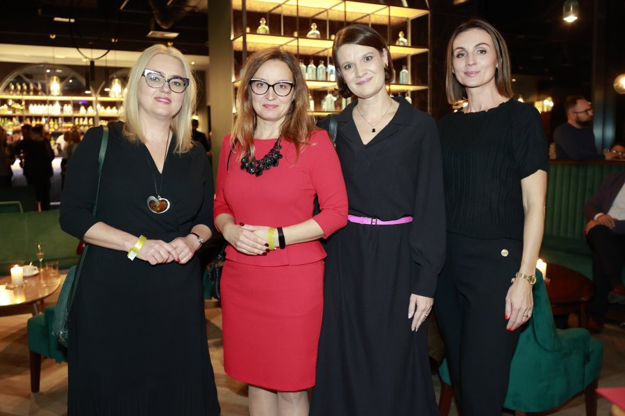 Od prawej: Beata Rutkiewicz - zastępca prezydenta Wejherowa, Katarzyna Gruszecka-Spychała - wiceprezydent Gdyni, Agnieszka Owczarczak - przewodnicząca Rady Miasta Gdańska oraz Magdalena Adamowicz - eurodeputowana na gali wręczenia Nagrody Smart Metropolia im. Pawła Adamowicza // fot. Grzegorz Mehring