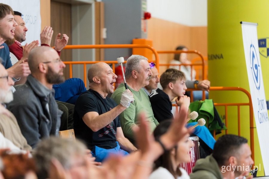 Kibice na meczu koszyk&oacute;wki