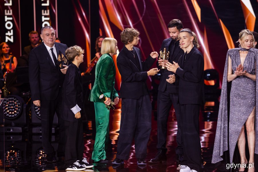 "Ministranci" odbierają Złote Lwy. Gala wręczenia nagród 50. Festiwalu Polskich Filmów Fabularnych w Gdyni w Teatrze Muzycznym (fot. Karol Stańczak)Gala wręczenia nagród 50. Festiwalu Polskich Filmów Fabularnych w Gdyni w Teatrze Muzycznym (fot. Karol Stańczak)
