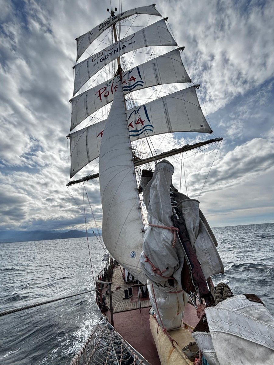  STS &bdquo;Pogoria&rdquo; na morzu pod pełnymi żaglami