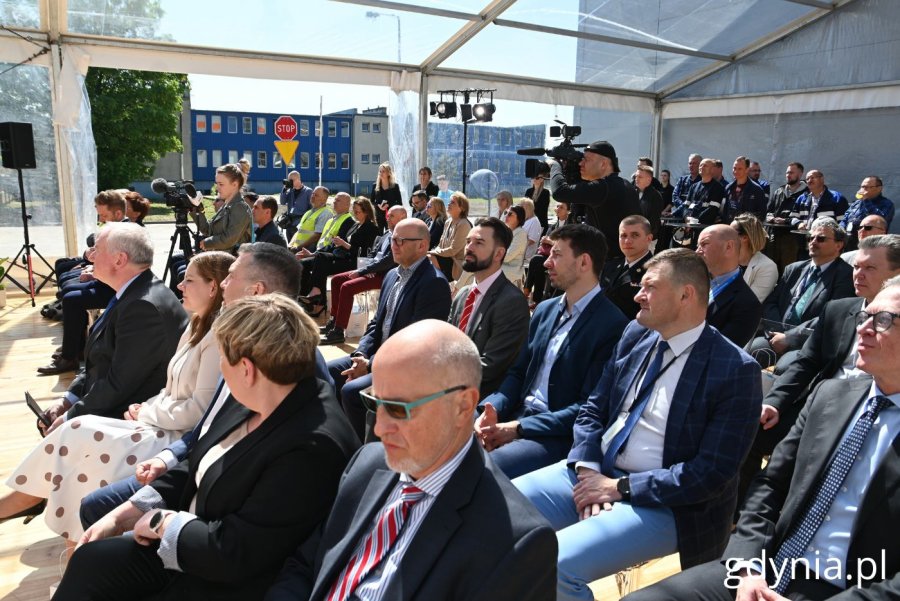 Uczestnicy otwarcia kotłowni rezerwowo-szczytowej nr. 2 w Gdyni (fot. Magdalena Starnawska)
