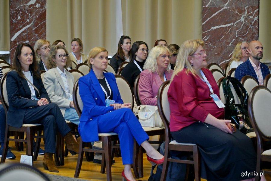 Uczestnicy 3. Konwencji Kobiet Branży Morskiej zgromadzeni w auli Uniwersytetu Morskiego w Gdyni