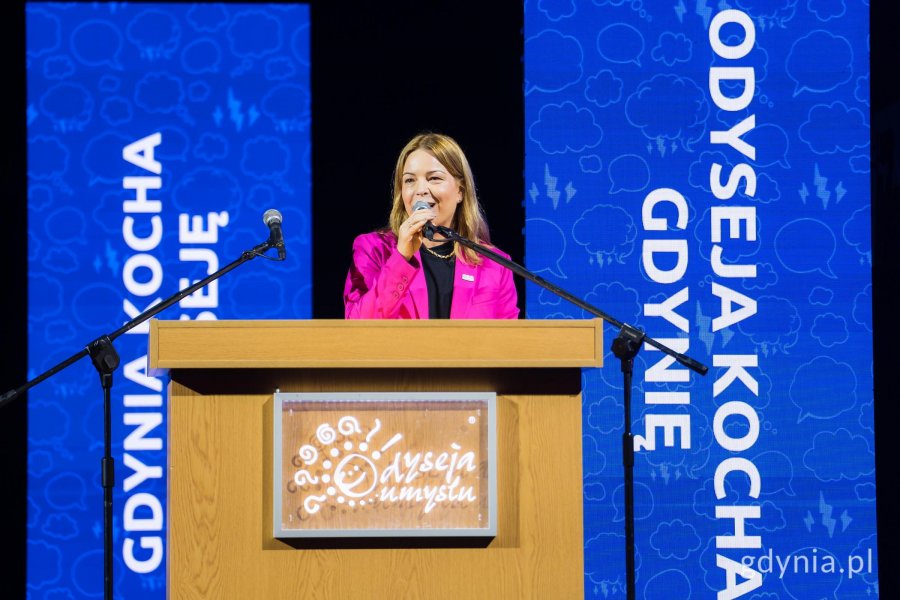 Przy m&oacute;wnicy Oktawia Gorzeńska, wiceprezydentka Gdyni